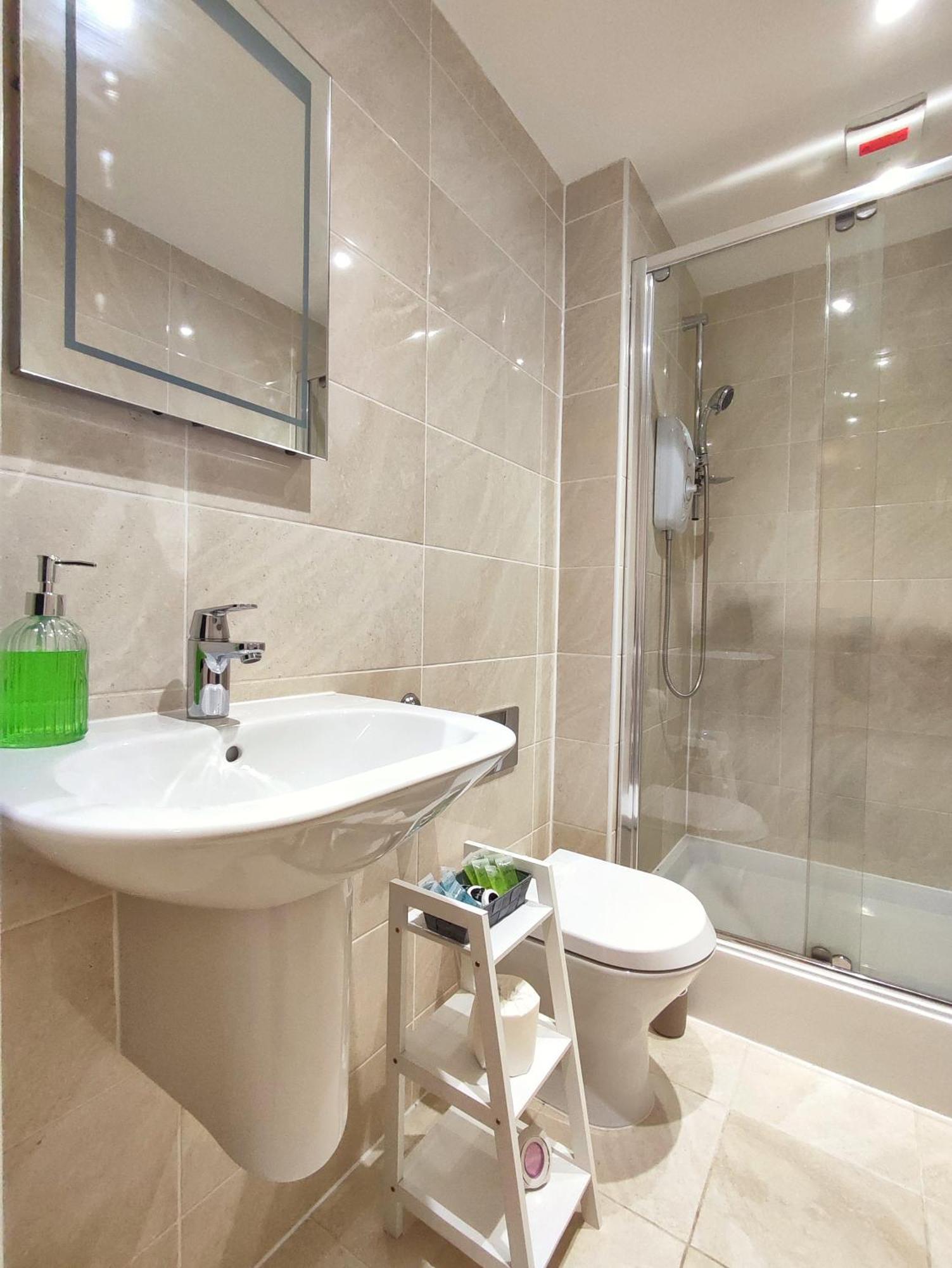 Duplex Apartment In Leeds With King Size Bed - Long Stay Rates Available Eksteriør billede