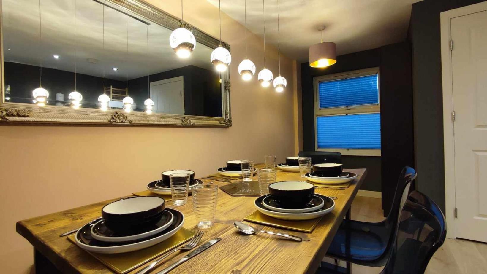 Duplex Apartment In Leeds With King Size Bed - Long Stay Rates Available Eksteriør billede